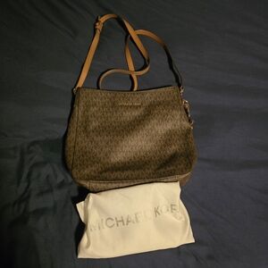 Michael KORS Jetset Purse And Wallet